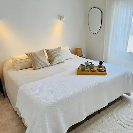Beachfront And Pool Vila *