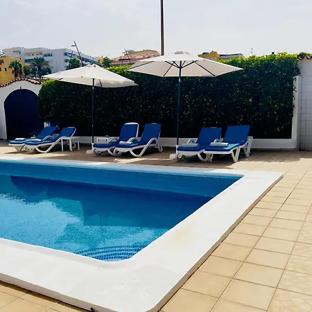 Beachfront And Pool Vila